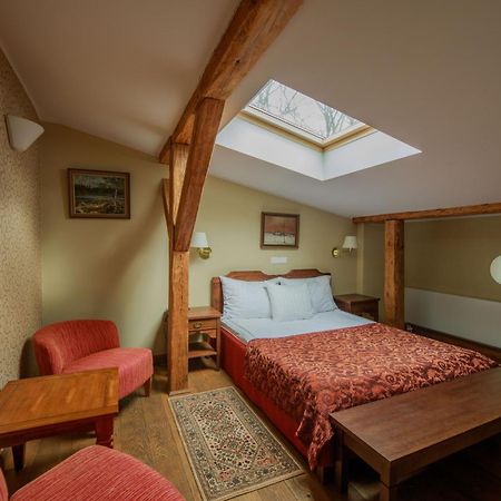 Saka Manor Hotel ภายนอก รูปภาพ