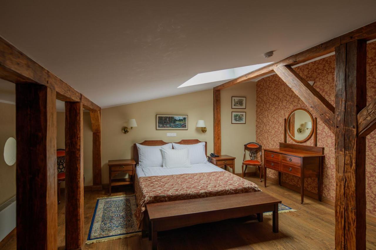 Saka Manor Hotel ภายนอก รูปภาพ