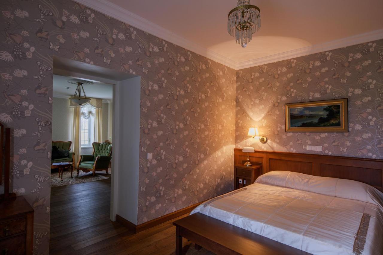 Saka Manor Hotel ภายนอก รูปภาพ