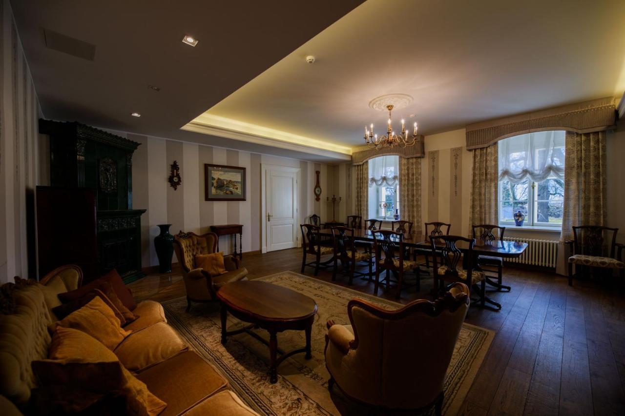 Saka Manor Hotel ภายนอก รูปภาพ