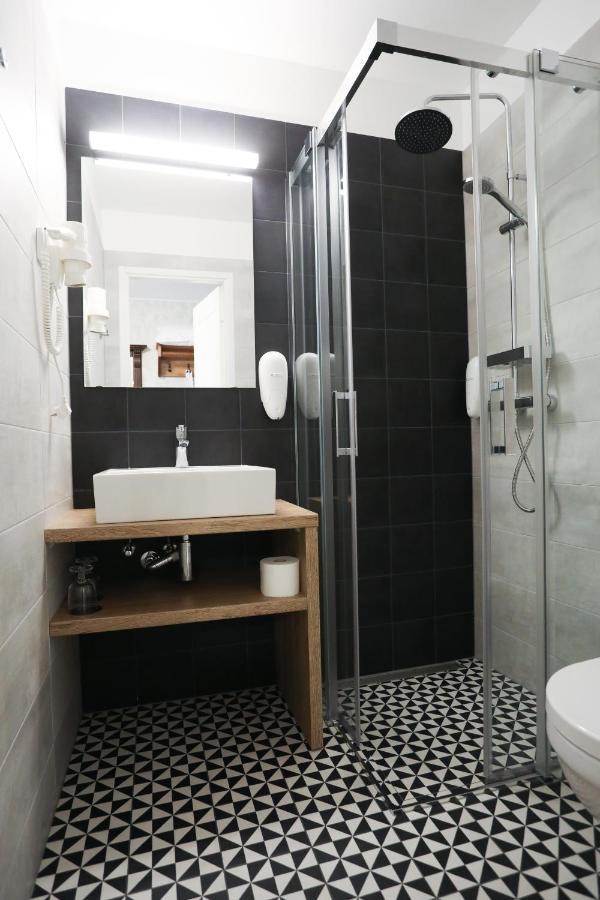 Saka Manor Hotel ภายนอก รูปภาพ