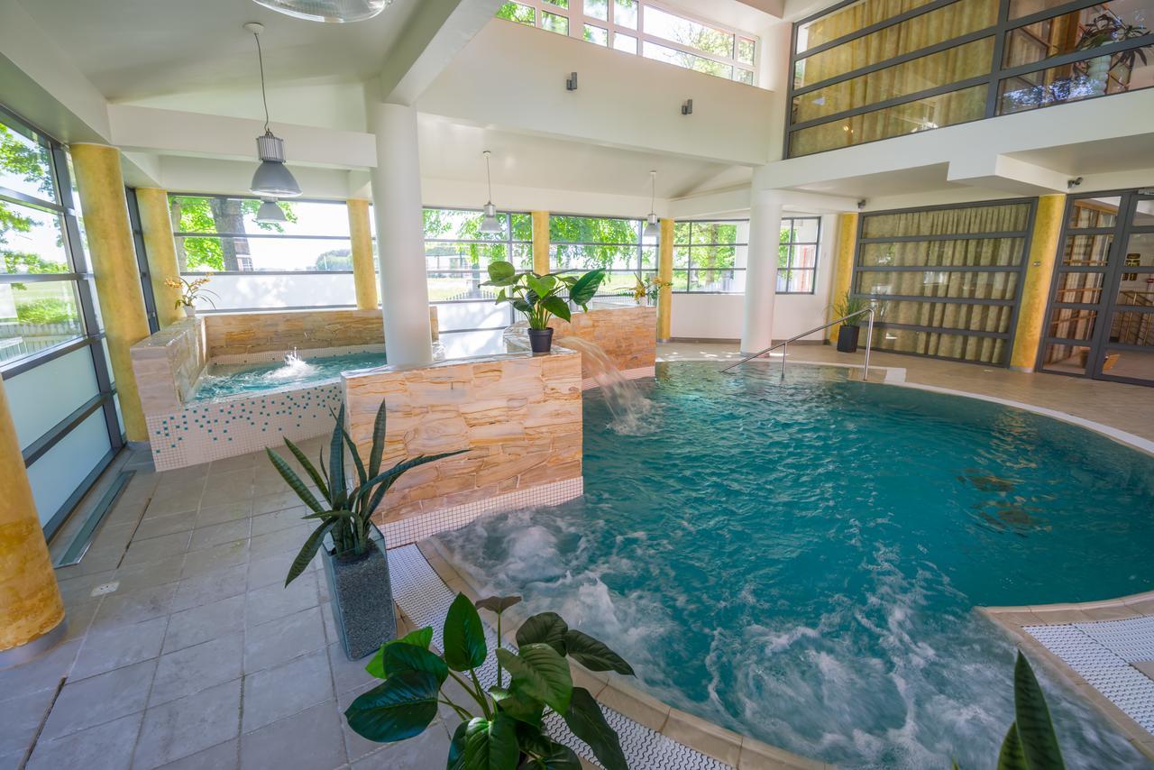Saka Manor Hotel ภายนอก รูปภาพ